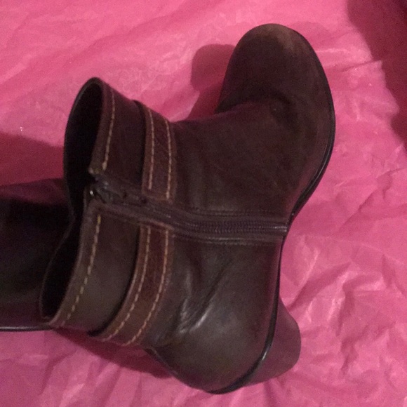 Brown ankle boots 👢 - Picture 3 of 4